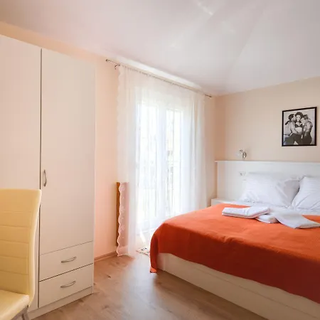 Bezauberndes Mit Grossem Pool, Privatem Balkon, Bbq, Nur 800 Meter Zum Apartman *