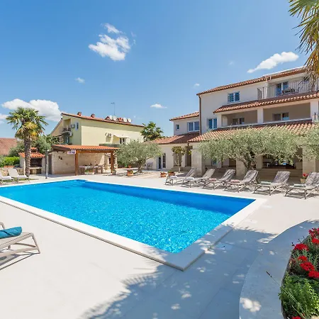 Апартаменты Bezauberndes Mit Grossem Pool, Privatem Balkon, Bbq, Nur 800 Meter Zum