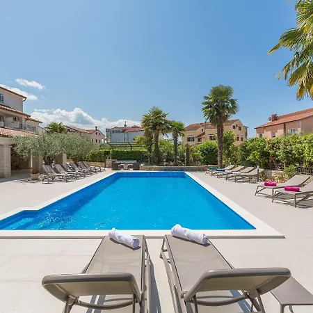 Apartman Bezauberndes Mit Grossem Pool, Privatem Balkon, Bbq, Nur 800 Meter Zum *