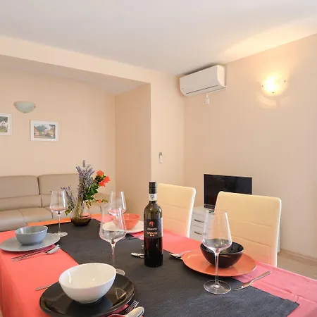 Bezauberndes Mit Grossem Pool, Privatem Balkon, Bbq, Nur 800 Meter Zum Porec