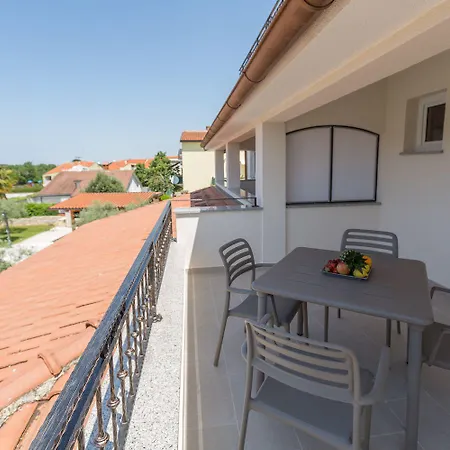Apartment Bezauberndes Mit Grossem Pool, Privatem Balkon, Bbq, Nur 800 Meter Zum *