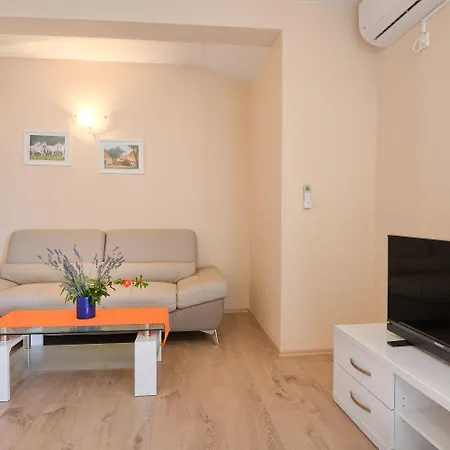 Bezauberndes Mit Grossem Pool, Privatem Balkon, Bbq, Nur 800 Meter Zum Apartment Porec