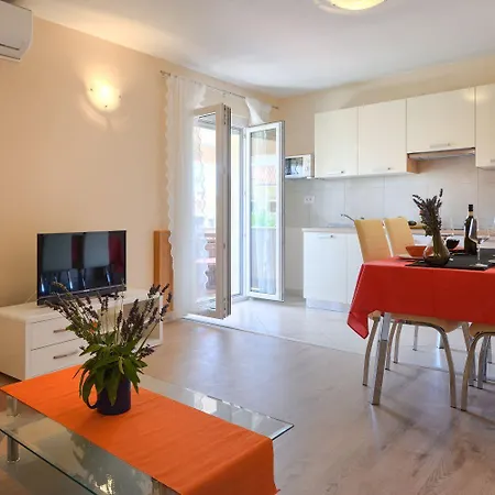 Apartment Bezauberndes Mit Grossem Pool, Privatem Balkon, Bbq, Nur 800 Meter Zum