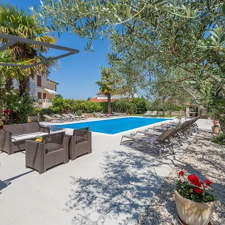Apartment Bezauberndes Mit Grossem Pool, Privatem Balkon, Bbq, Nur 800 Meter Zum